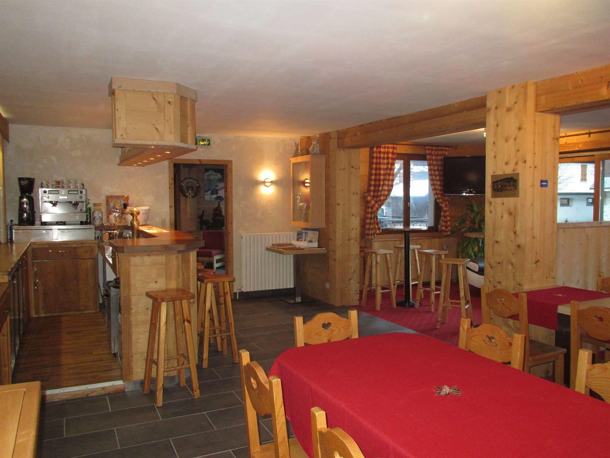 Alpen Roc Hotel Morzine Bagian luar foto