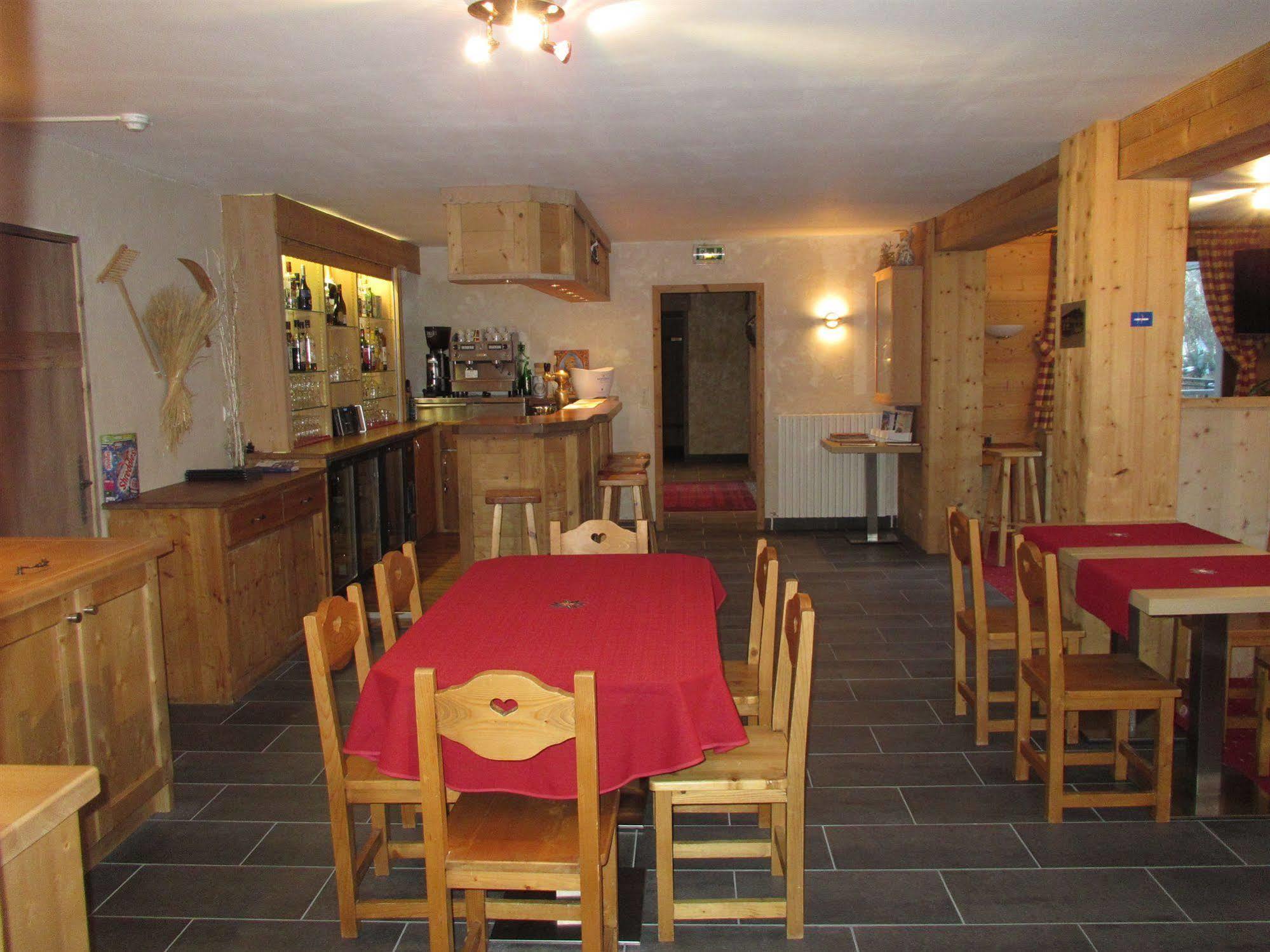 Alpen Roc Hotel Morzine Bagian luar foto